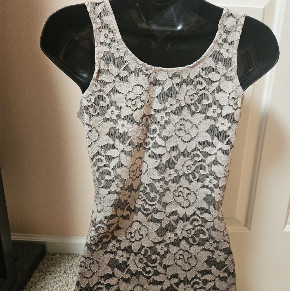 BKE Floral Lace Ombre Tank Top - Picture 8 of 10